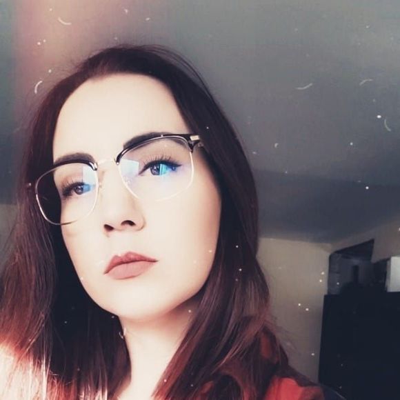 Meet your Posher, Nicole - Picture 1 of 1